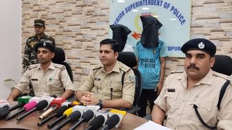 कदमा में पुलिस की छापेमारी, लोडेड देसी कट्टा और गोली के साथ दो युवक गिरफ्तार
