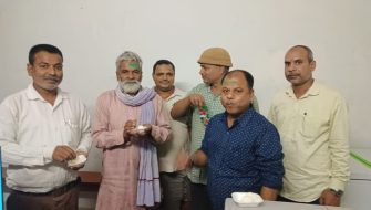 दो निर्वाचन क्षेत्रों में राजद की जीत पर तेघड़ा में जश्न, गोरेलाल बाबा के नेतृत्व में मनी खुशियां