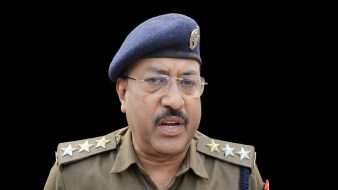 निगरानी टीम ने रंगे हाथों घुस लेते DSP को दबोचा।
