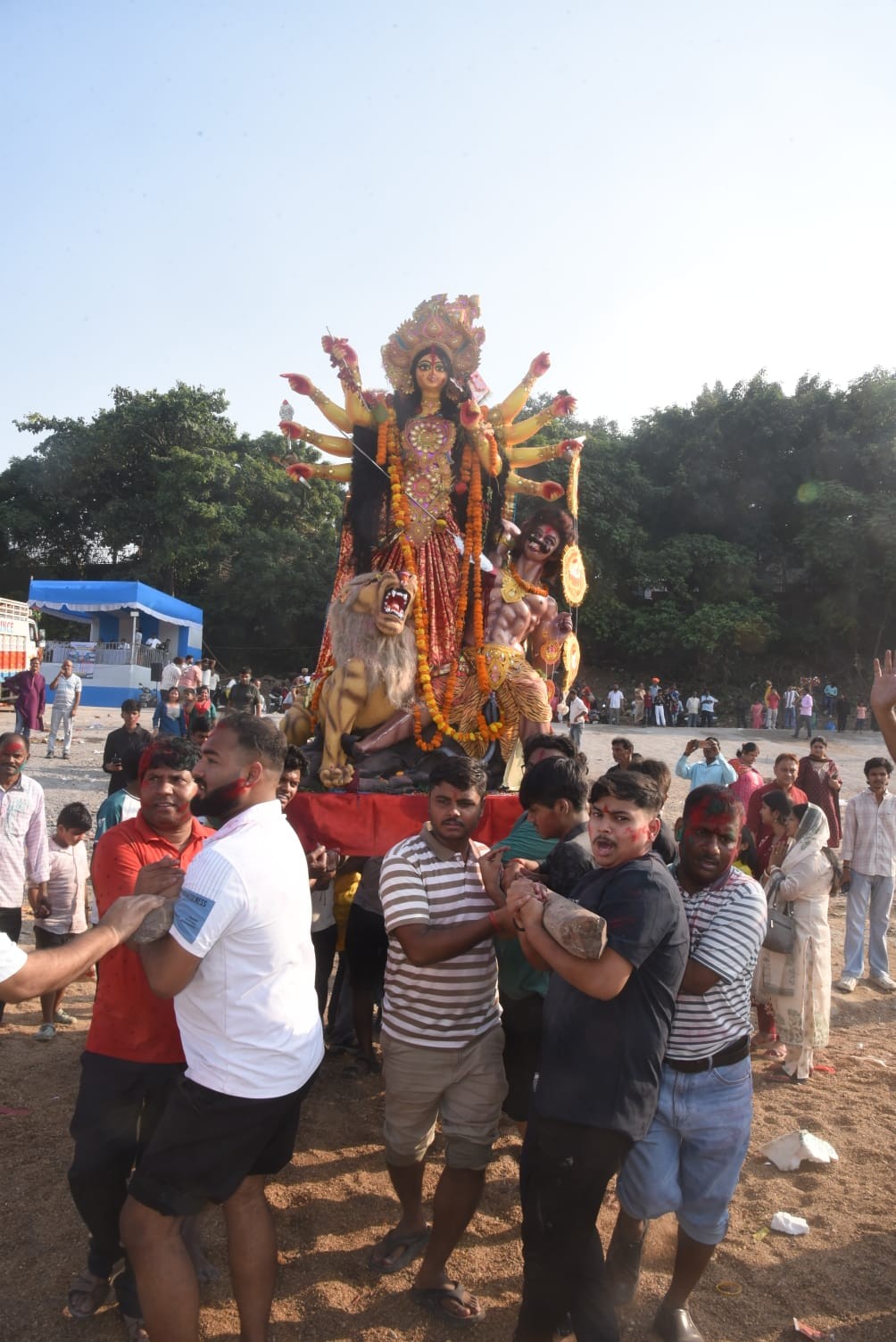जमशेदपुर में मां दुर्गा की प्रतिमाओं का विसर्जन