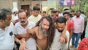 नागा साधु की पिटाई: बोकारो में भीड़ ने आरोपी को पीटा, पुलिस ने बचाया नागा साधु की पिटाई