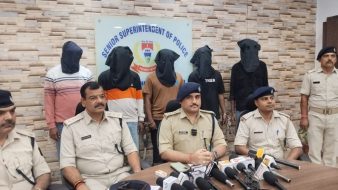ऑनलाइन गेम में बड़े इनाम का लालच देकर ठगी, बिरसानगर से पांच आरोपी गिरफ्तार